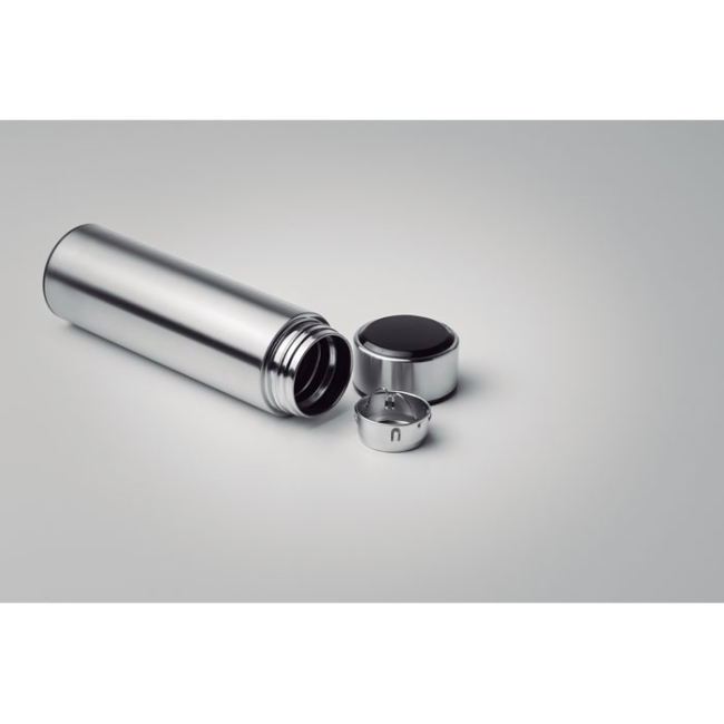 Bottle with touch thermometer