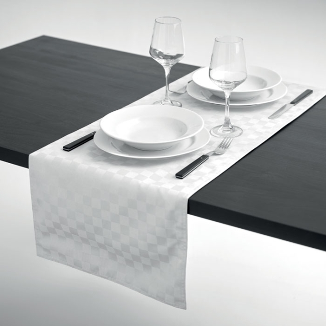 Table runner in polyester