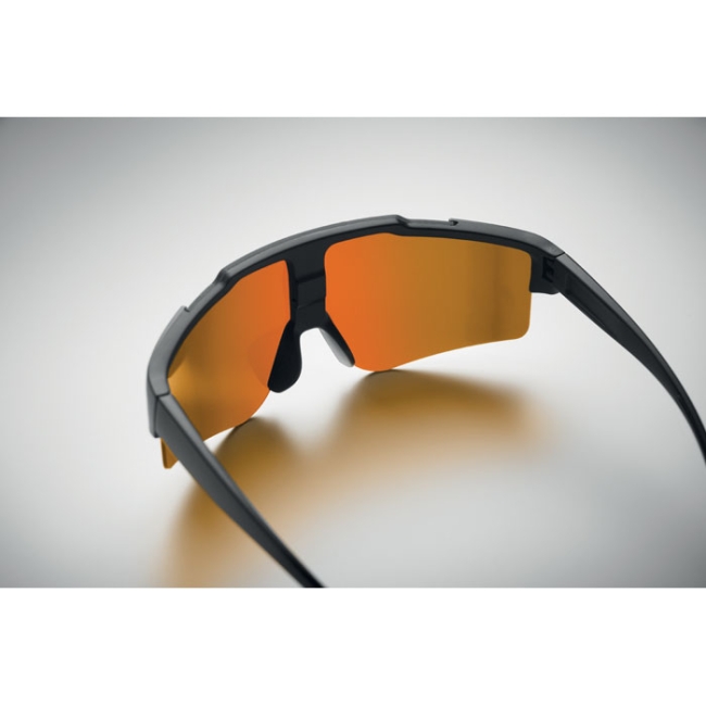 Mirrored sports sunglasses