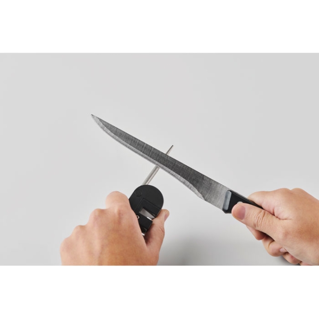 Pocket-sized knife sharpener