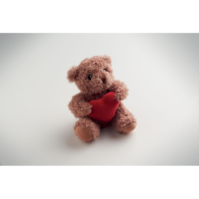 Petit ours peluche avec cœur