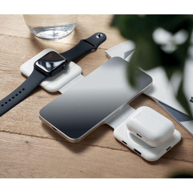 Foldable charging station