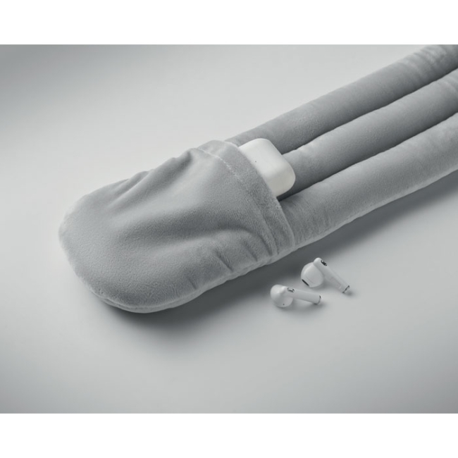 Bendable roll travel pillow