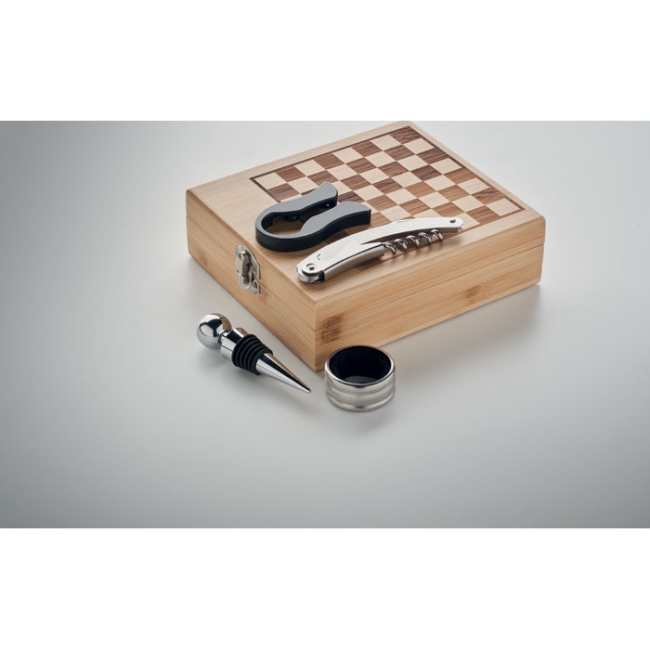Set à vin et jeu d'échecs