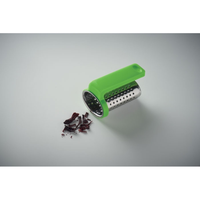 Tea infuser with hook